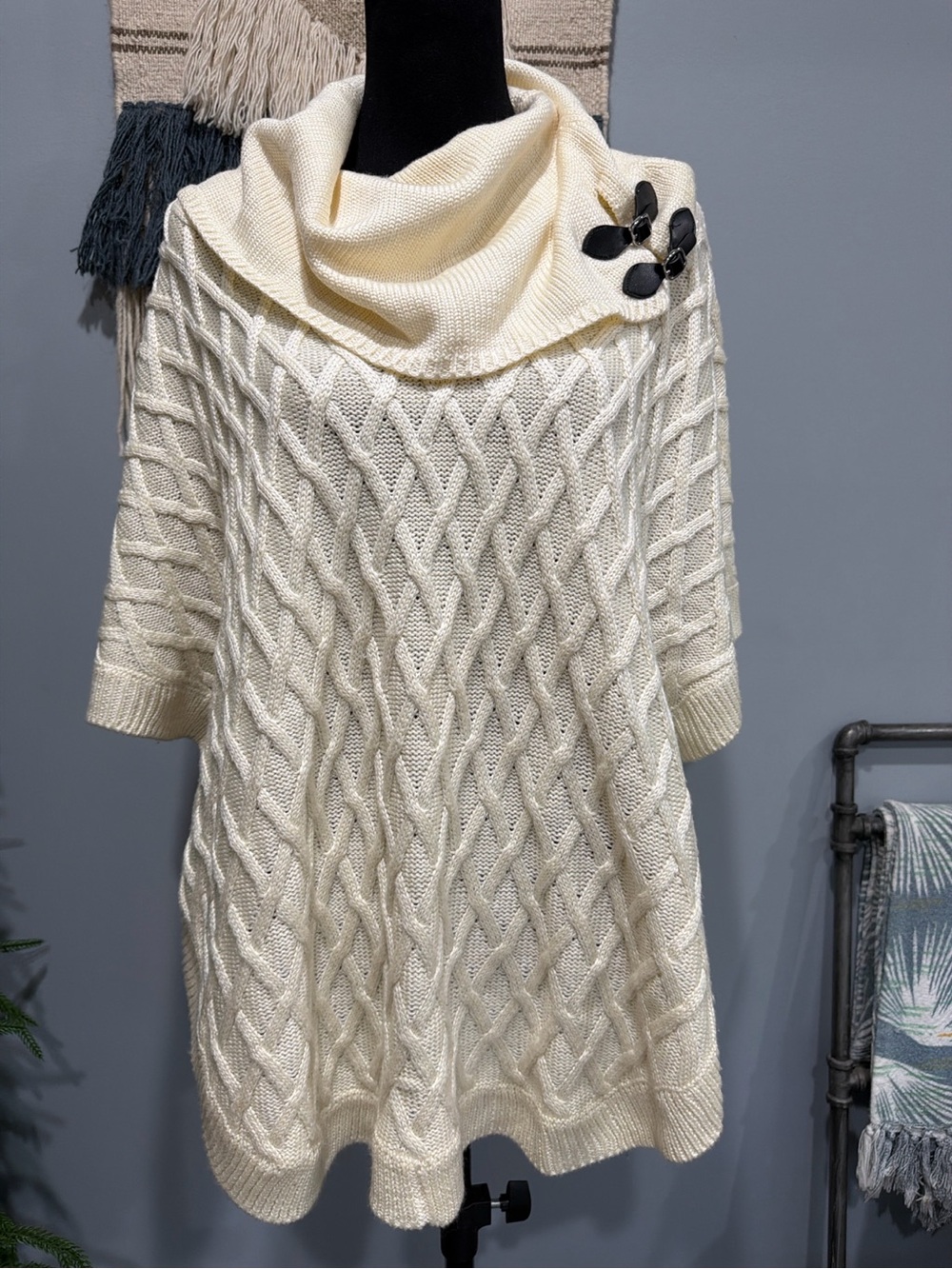 Calvin Klein Cable Knit Poncho Sweater Ivory Cowl Neck Buckle Cape S/M